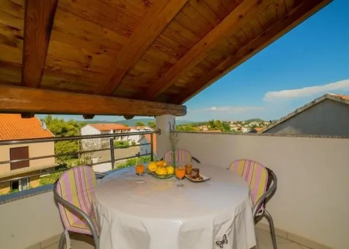 In With Pool Access, Terrace, Air Conditioning, Wi-fi, 3548-1 Pakoštane