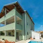 Lejlighed In With Pool Access, Terrace, Air Conditioning, Wi-fi, 3548-1 Pakoštane