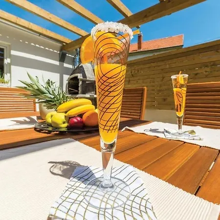 In With Pool Access, Terrace, Air Conditioning, Wi-fi, 3548-1 Apartmán