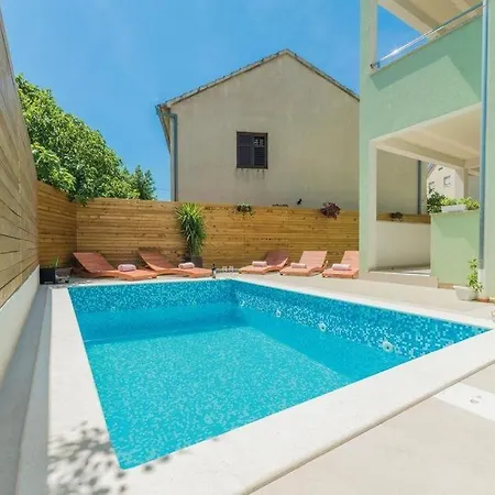 In With Pool Access, Terrace, Air Conditioning, Wi-fi, 3548-1