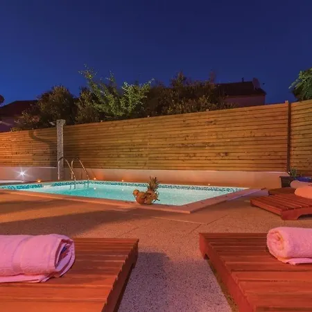 In With Pool Access, Terrace, Air Conditioning, Wi-fi, 3548-1 Apartmán *