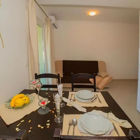 In With Pool Access, Terrace, Air Conditioning, Wi-fi, 3548-1 Apartmán *
