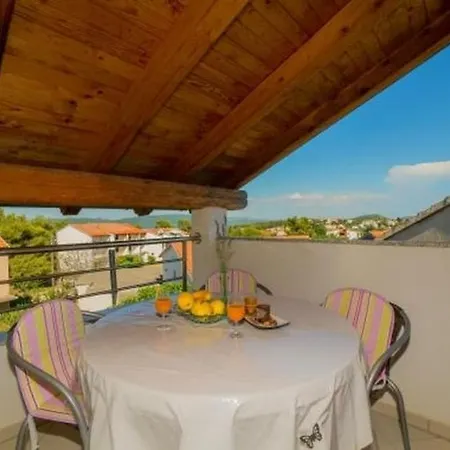 In With Pool Access, Terrace, Air Conditioning, Wi-fi, 3548-1 Pakoštane