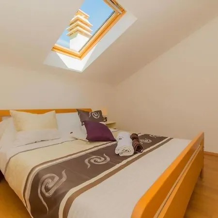 Apartmán In With Pool Access, Terrace, Air Conditioning, Wi-fi, 3548-1 *
