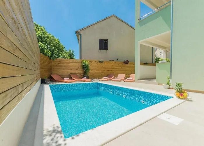 In With Pool Access, Terrace, Air Conditioning, Wi-fi, 3548-1