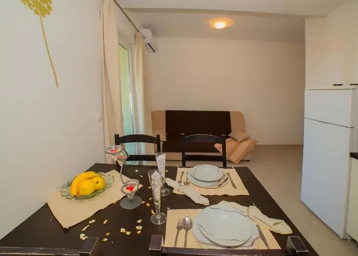 In With Pool Access, Terrace, Air Conditioning, Wi-fi, 3548-1 Apartman *