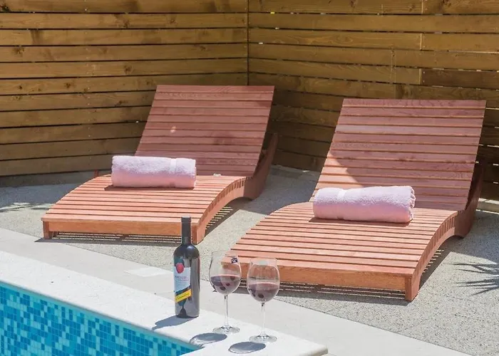 In With Pool Access, Terrace, Air Conditioning, Wi-fi, 3548-1 Pakoštane